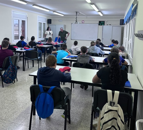 De l’aula a l’obra: els alumnes de 6è descobreixen l’ofici de paleta 
