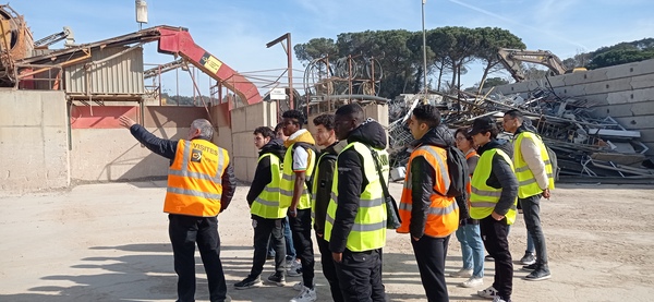 Els alumnes del CNO visiten la planta de reciclatge de Germans Cañet Xirgu SL a Cassà