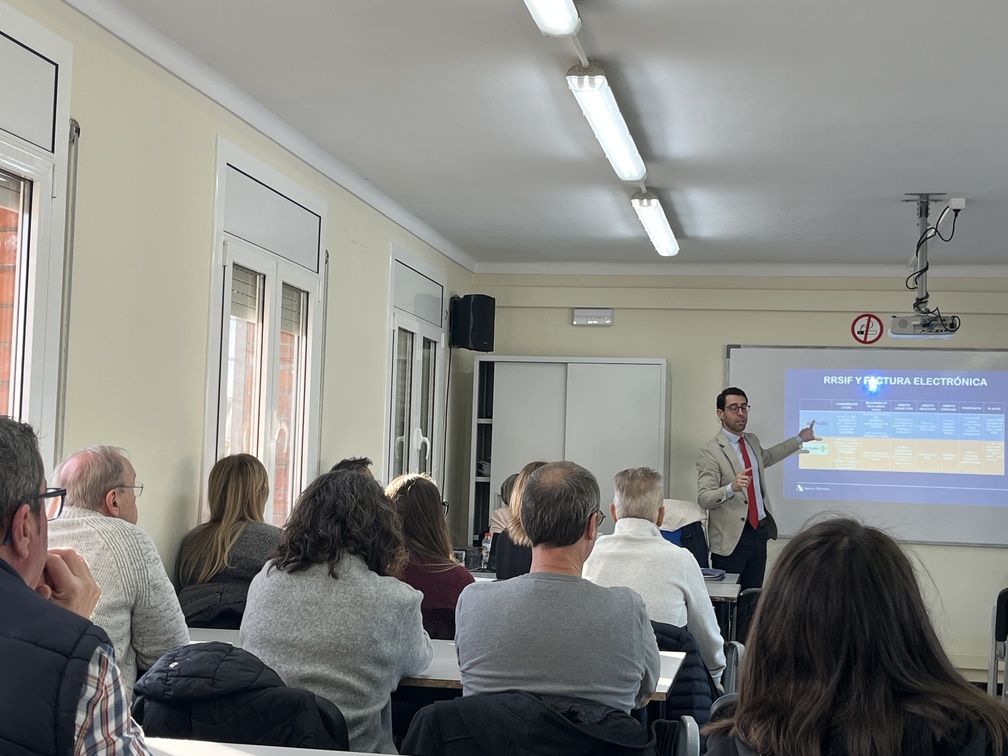 Sessió informativa sobre VeriFactu a la UEC: aclariments clau per a societats i autònoms