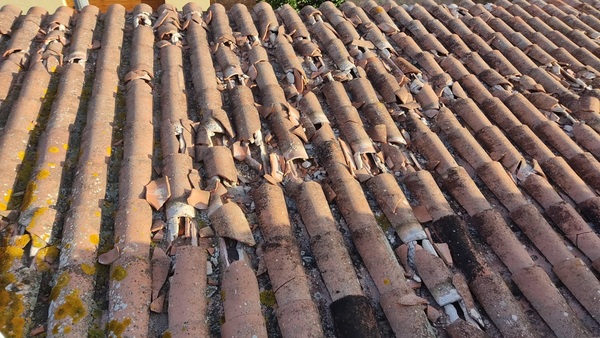 El Baix Empordà necessita professionals per reparar les teulades