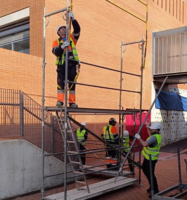Blanes acull amb èxit el curs de bastides tubulars per a la construcció