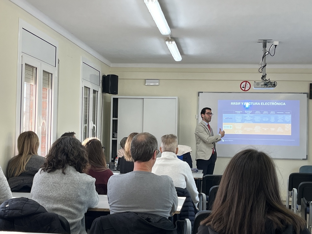 Sessió informativa sobre VeriFactu a la UEC: aclariments clau per a societats i autònoms