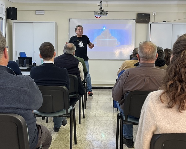 La UEC organitza una ponència amb Bruno Pérez per conscienciar sobre ciberseguretat