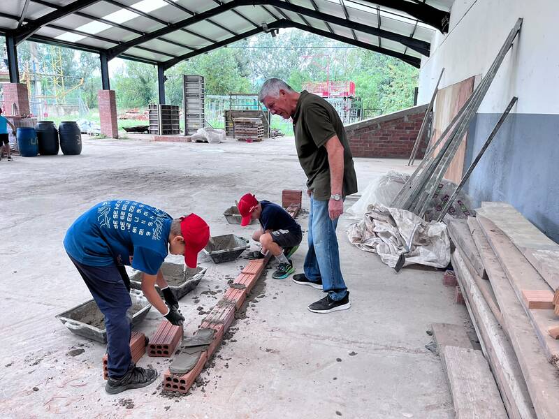 De l’aula a l’obra: els alumnes de 6è descobreixen l’ofici de paleta 