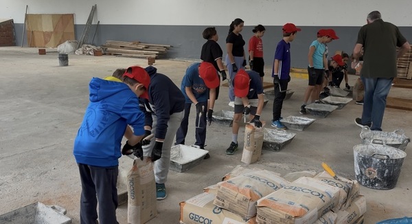 De l’aula a l’obra: els alumnes de 6è descobreixen l’ofici de paleta 